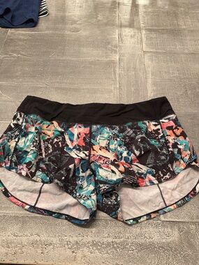 lululemon athletica Black-Waistband Multicolor Abstract Athletic Shorts